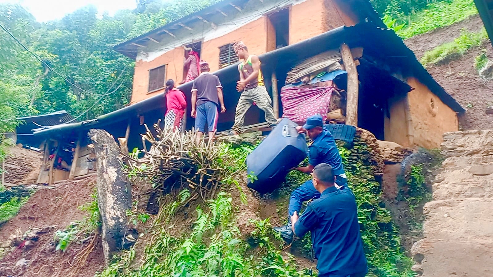 गुल्मीमा ११ परिवार विस्थापित