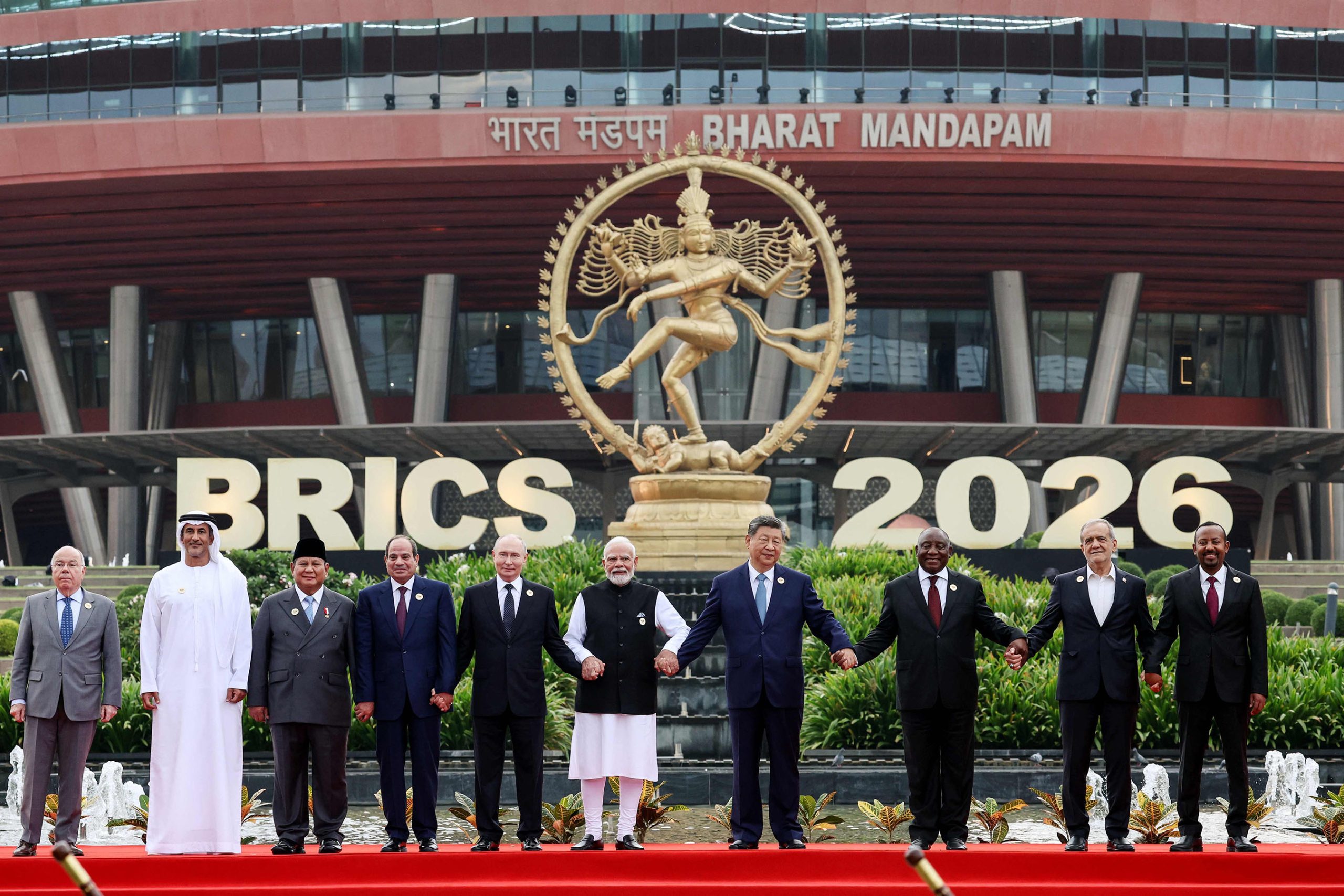 TOPSHOT-INDIA-BRICS-SUMMIT-FAMILY-PHOTO