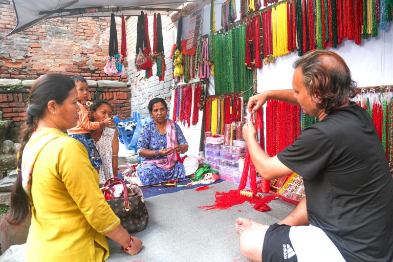 चुरा पोतेको व्यापार