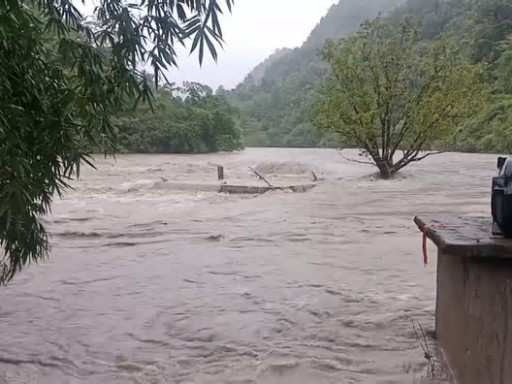 बागलुङमा पहिरोमा १० जनाको मृत्यु